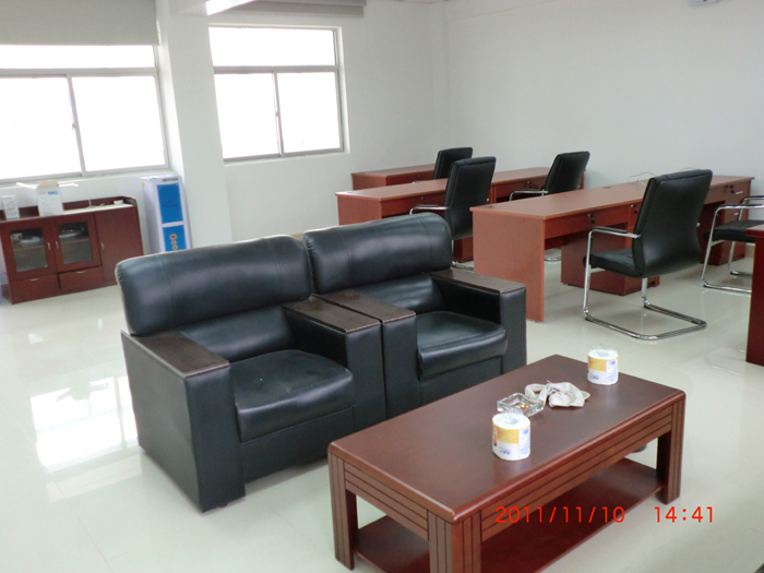 ���ڽֵ���ְԱ�칫��-��ͳ��Ƥɳ����ʵľ�輸